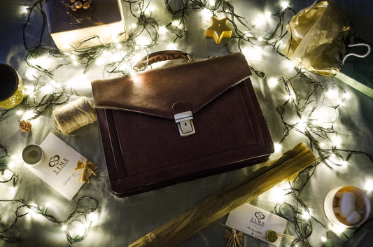 8 reasons why you should gift a leather bag