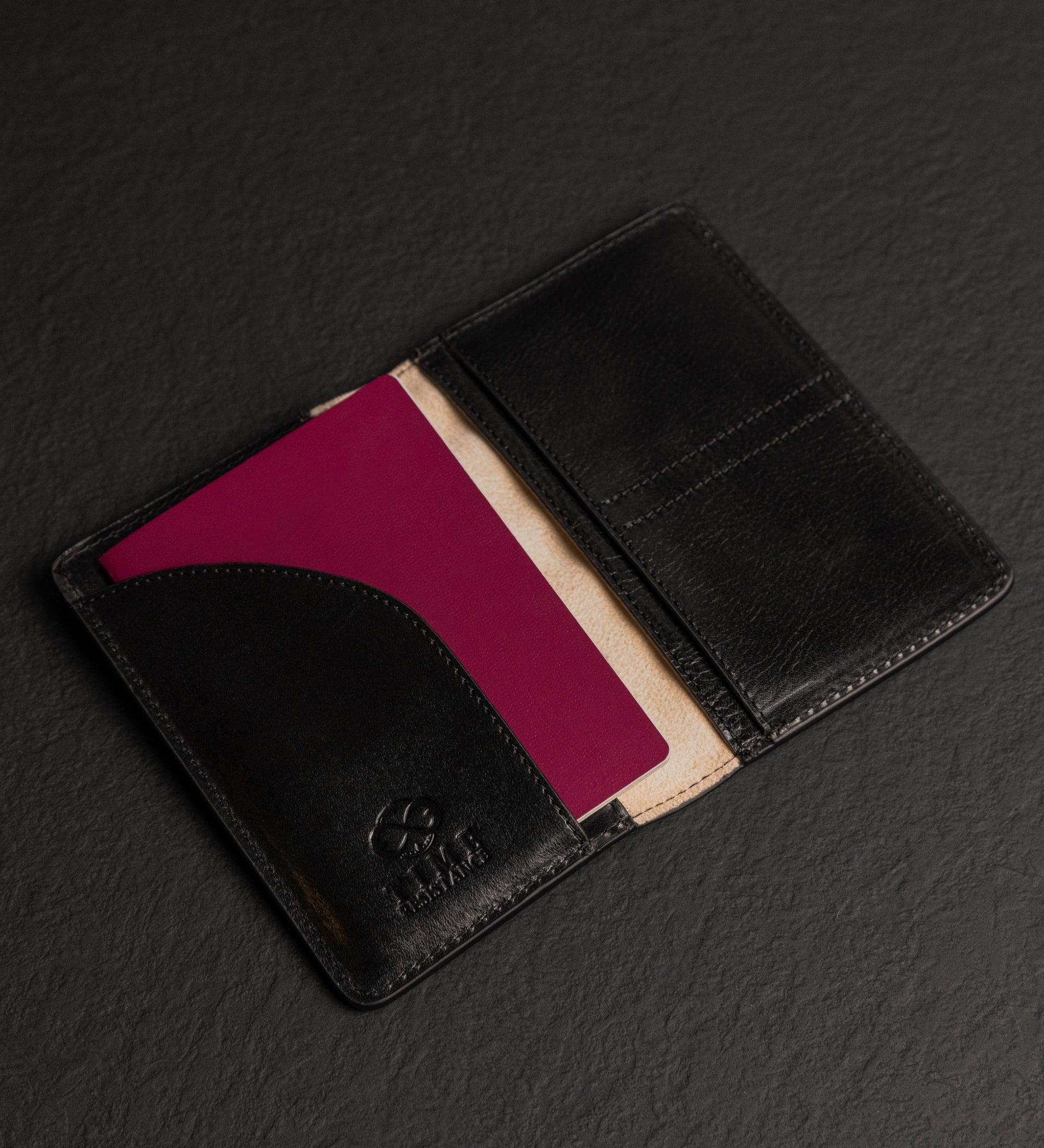 Small Leather Passport Holder - Gulliver's Travels