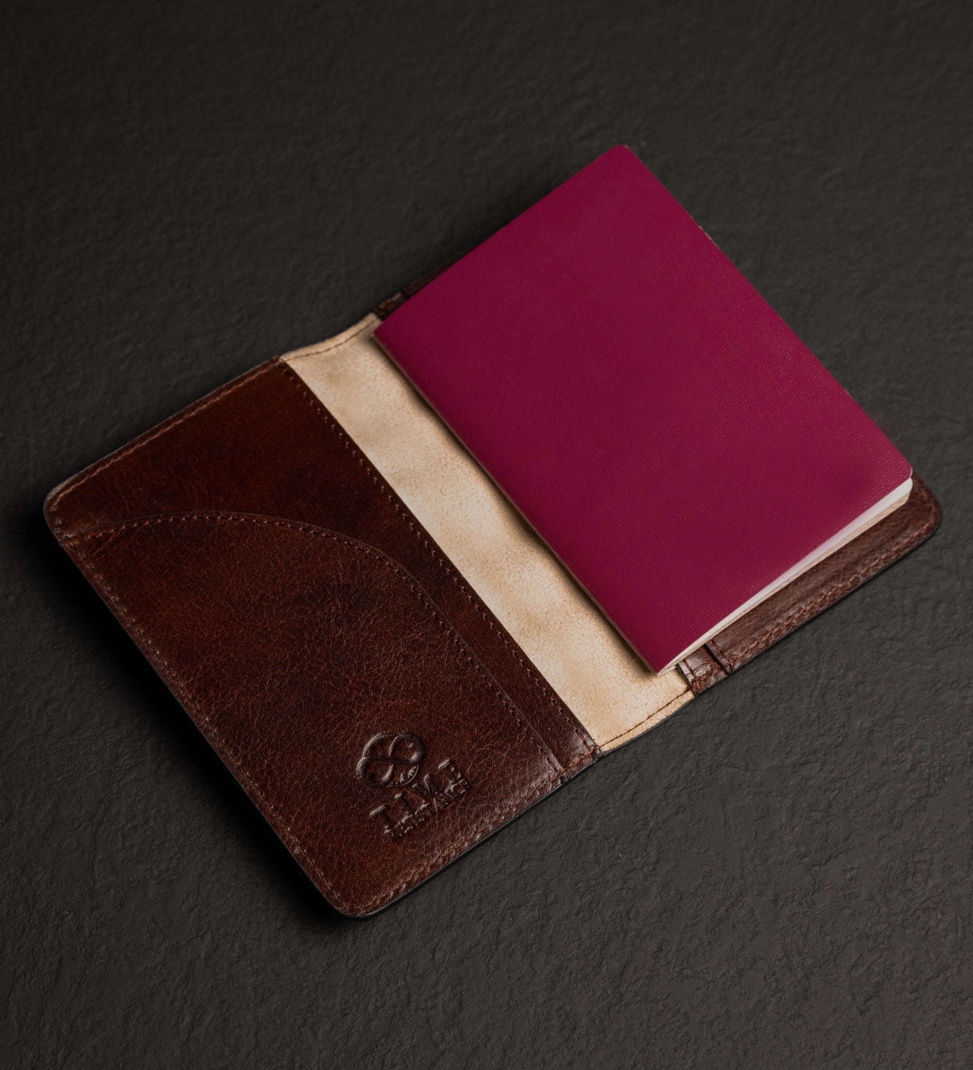 Small Leather Passport Holder - Gulliver's Travels