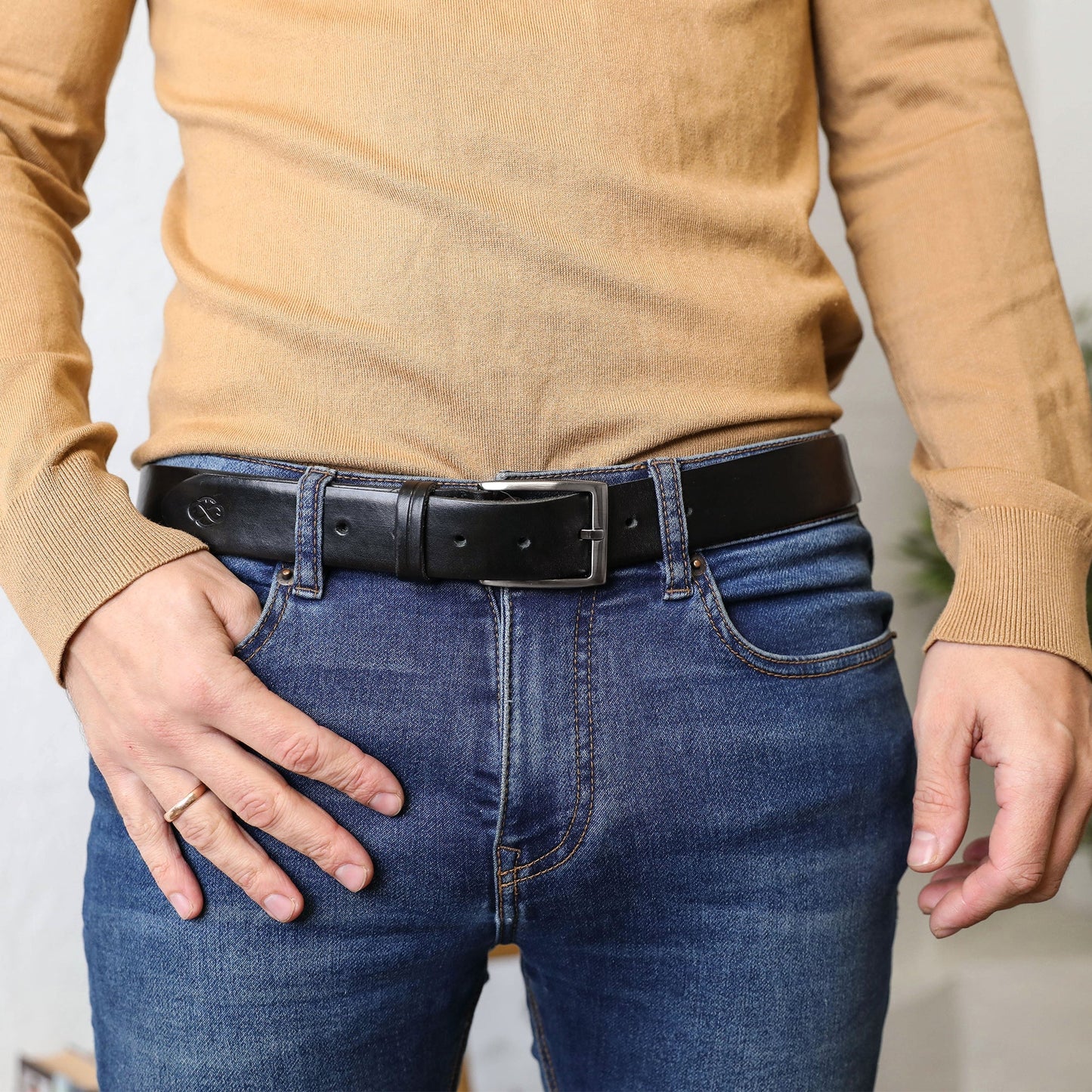 Black Leather Belt - The Secret Agent Accessories Time Resistance