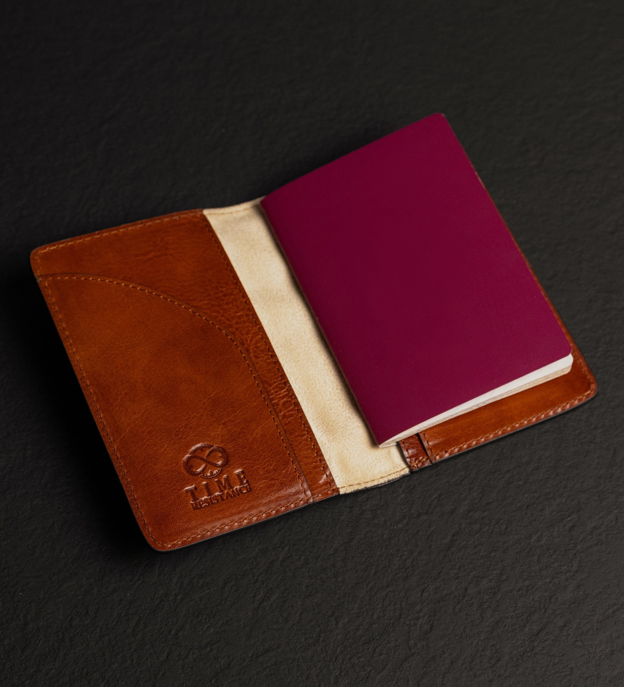 Small Leather Passport Holder - Gulliver's Travels