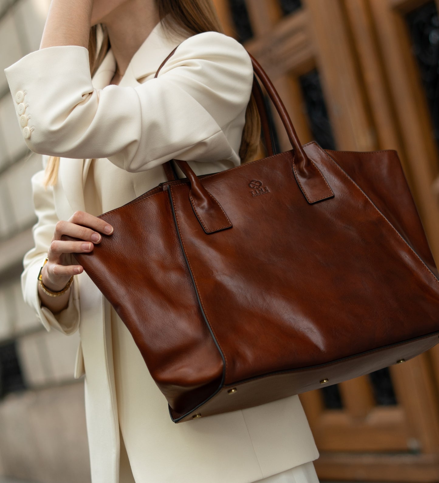 Leather Handbag Tote Bag for Women - The Woman In White