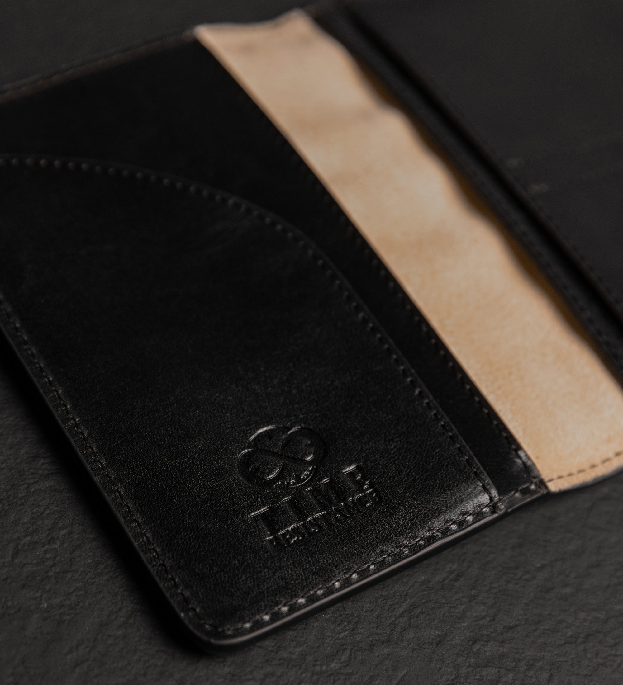 Small Leather Passport Holder - Gulliver's Travels