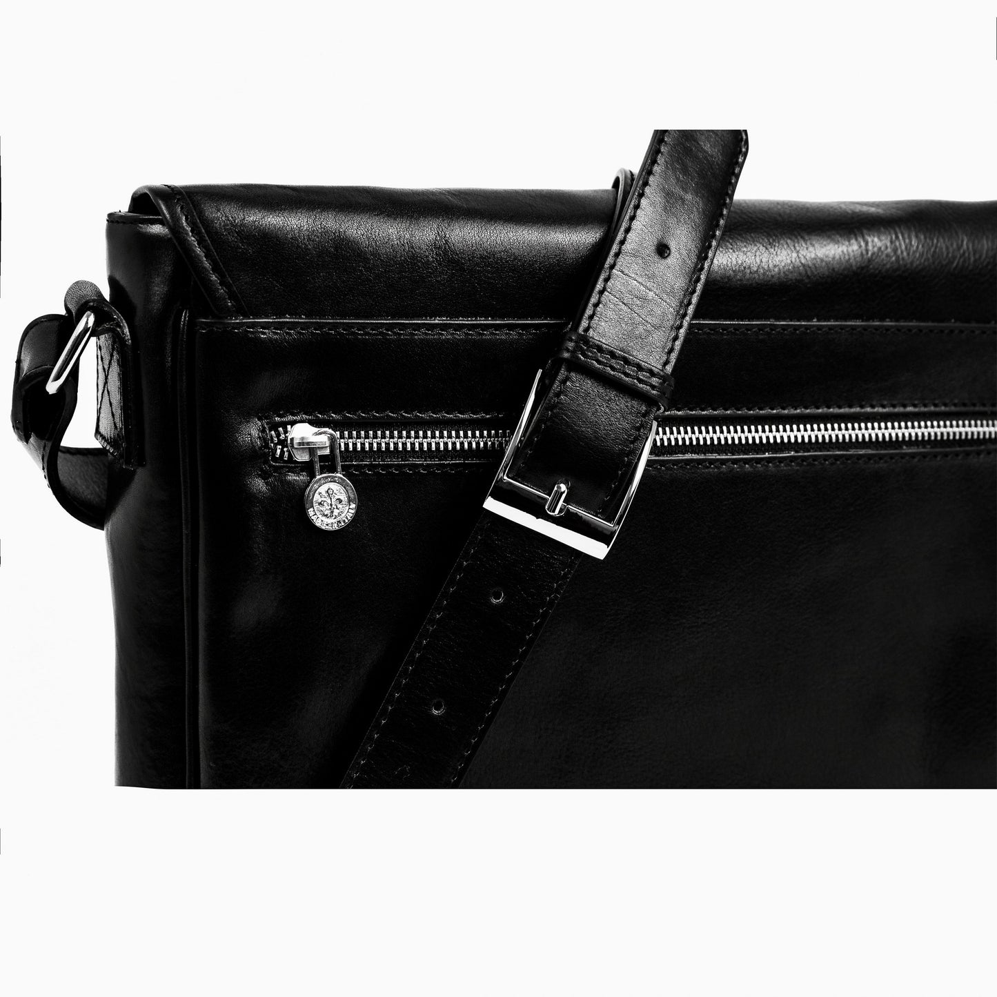Leather Messenger Bag – The Stranger